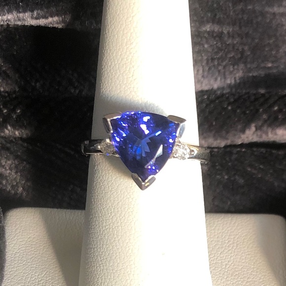 950 platinum 4A tanzanite and diamond ring - Picture 14 of 17